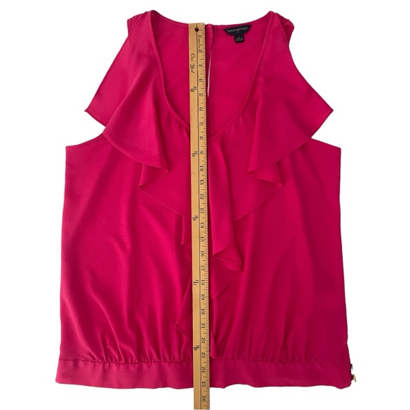 BANANA REPUBLIC SLEEVELESS BLOUSE. FUCHSIA. RUFFLES.GOLD BUTTON DETAIL. Size L - Picture 13 of 16